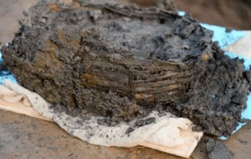 四川出土2000年前船棺墓,發(fā)現(xiàn)一塊 黃泥 ,被永久密封保存